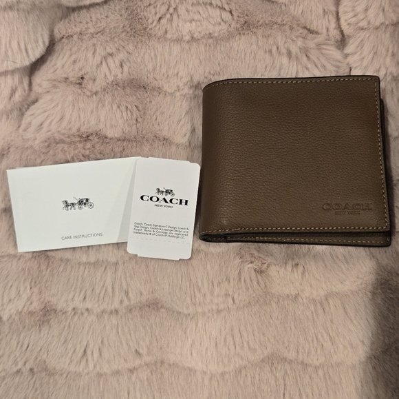 BRAND NEW COACH 3 In 1 Wallet - Picture 3 of 8